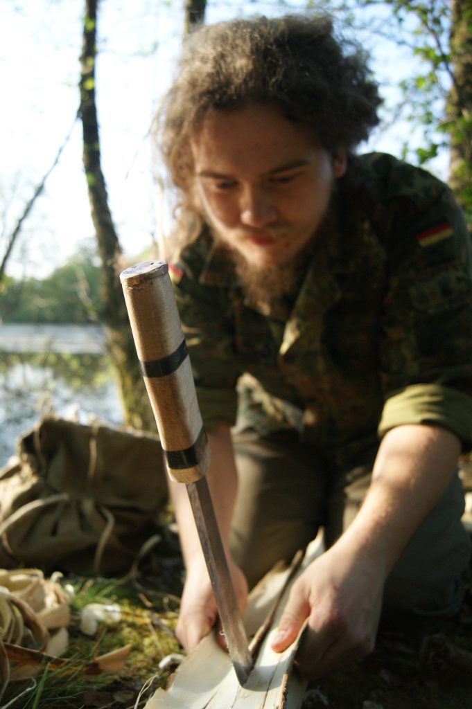 Bushcraft med værude Fremstilling af bark- snøre