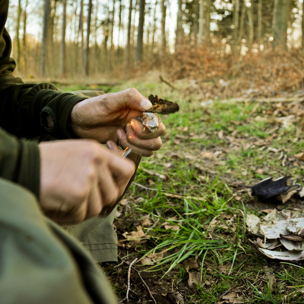 Ild med flint, stål og fyrsvamp - bushcraft i Danmark med vaerude.dk